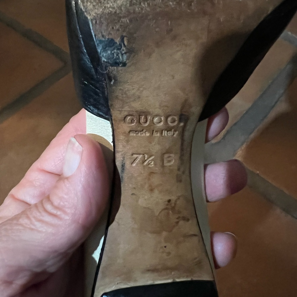 Gucci Black Leather Mules with Heels and Brass Buckle - Picture 4 of 7